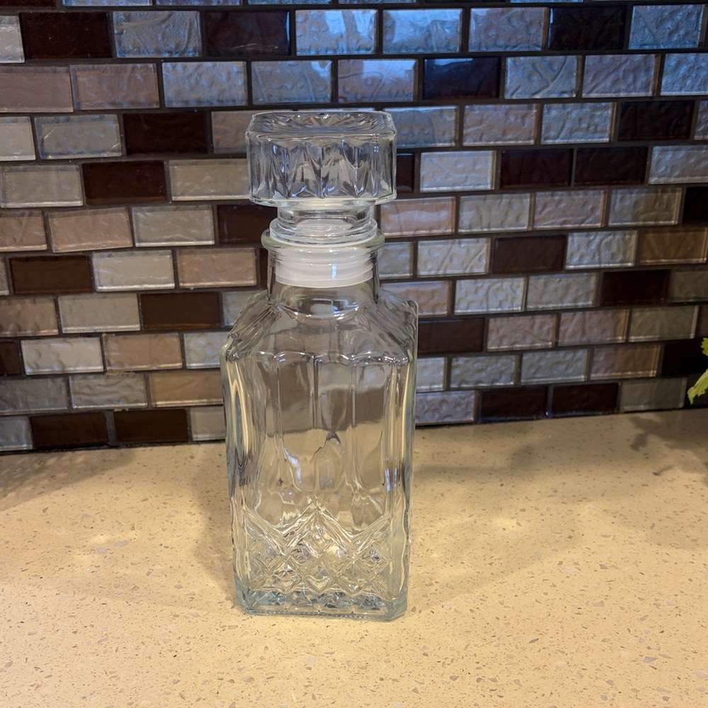 Clear Glass Decanter with Stopper - Home Dining